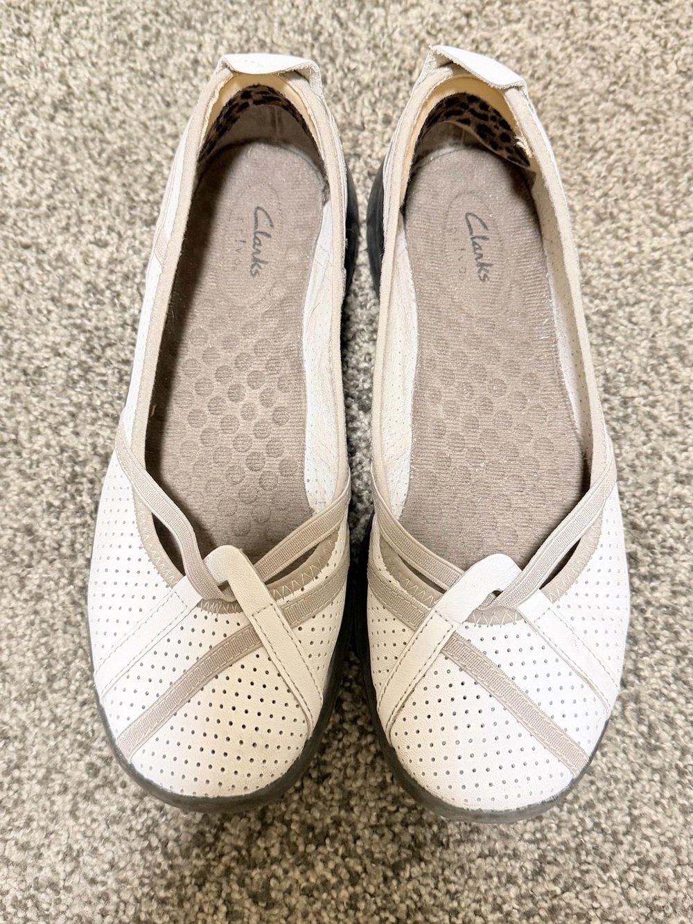 Clarks Privo Women 7.5M White Leather Perforated Comfort Ballet Flats